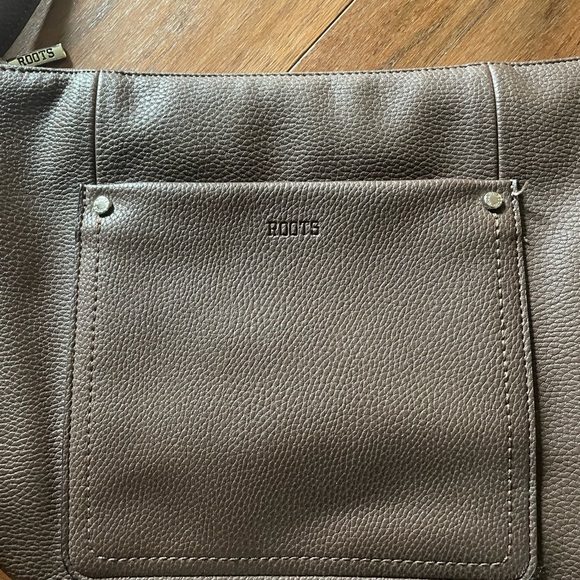 Brown Roots Bag Like New - Picture 3 of 5